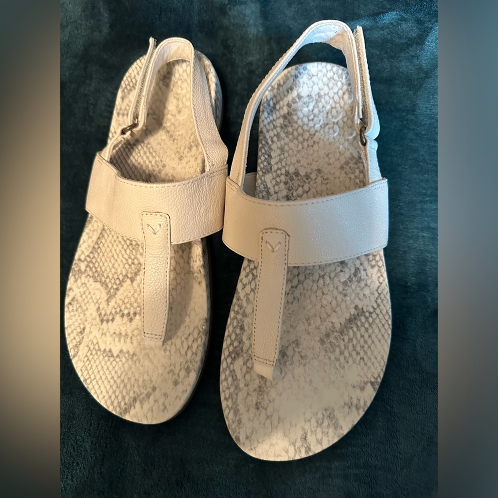 Vionic TalaT-Strap Sandal